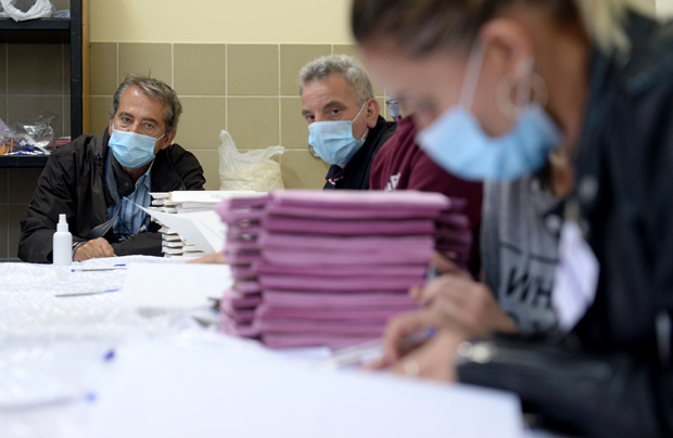 Најновији ПРЕСЕК ИЗЛАЗНОСТИ: Ево колико је бирача гласало до 15 часова